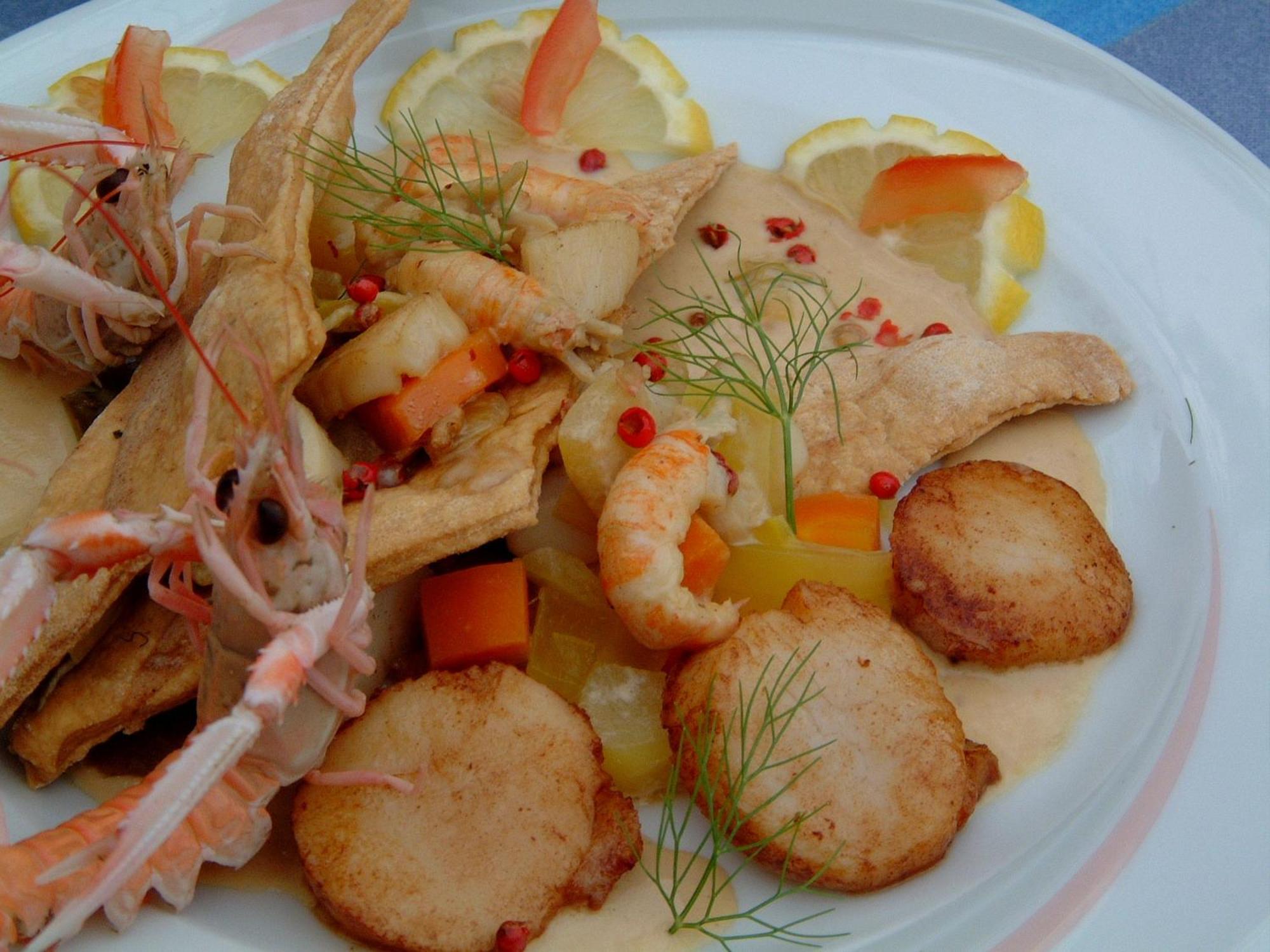 Hotel Restaurant Le Capricorne Pouldreuzic エクステリア 写真