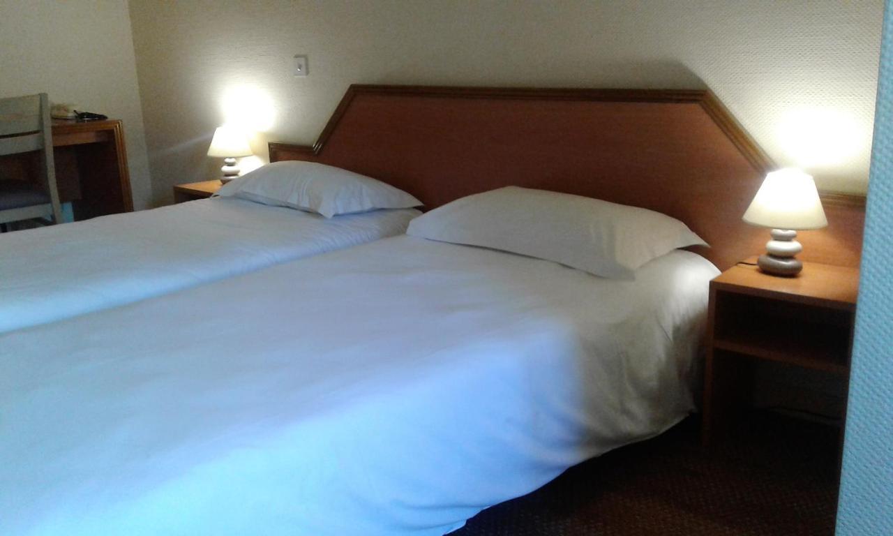 Hotel Restaurant Le Capricorne Pouldreuzic エクステリア 写真