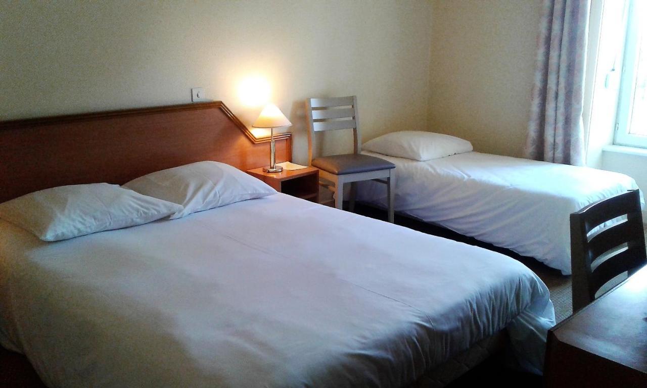 Hotel Restaurant Le Capricorne Pouldreuzic エクステリア 写真
