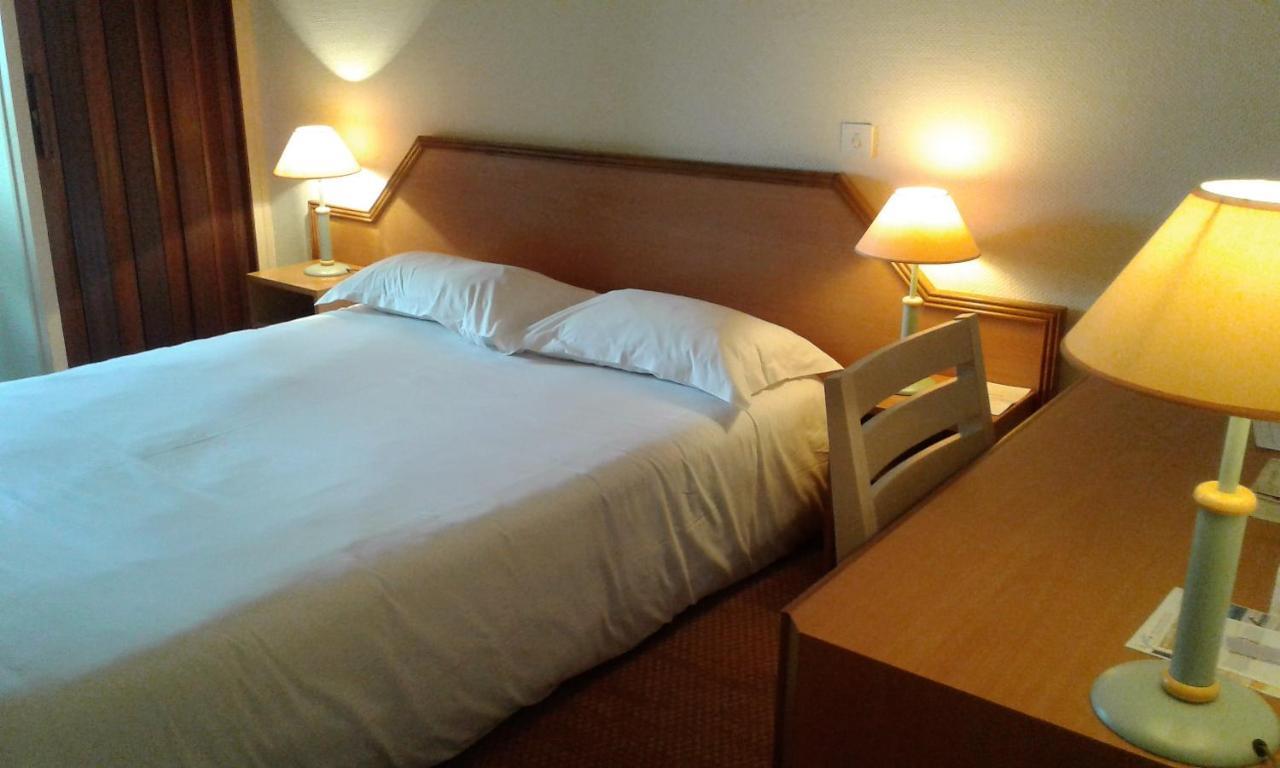 Hotel Restaurant Le Capricorne Pouldreuzic エクステリア 写真