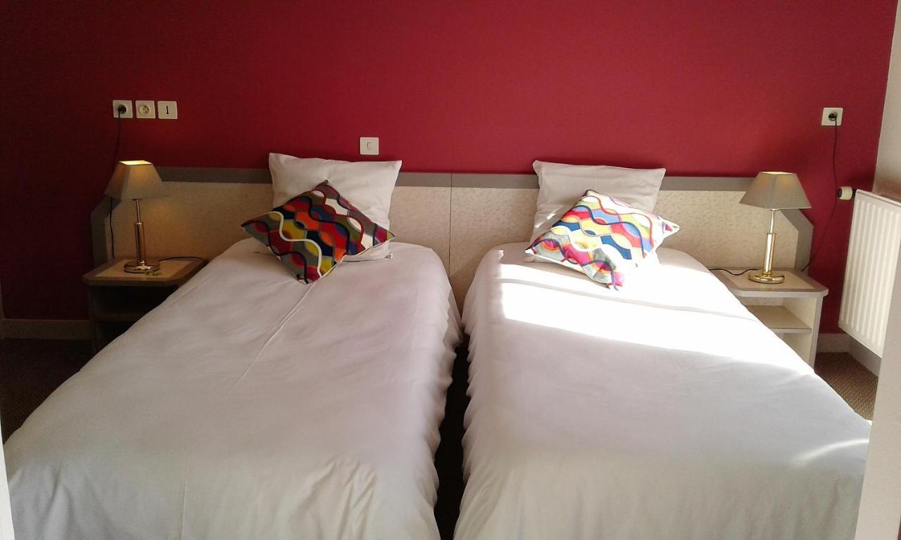 Hotel Restaurant Le Capricorne Pouldreuzic エクステリア 写真
