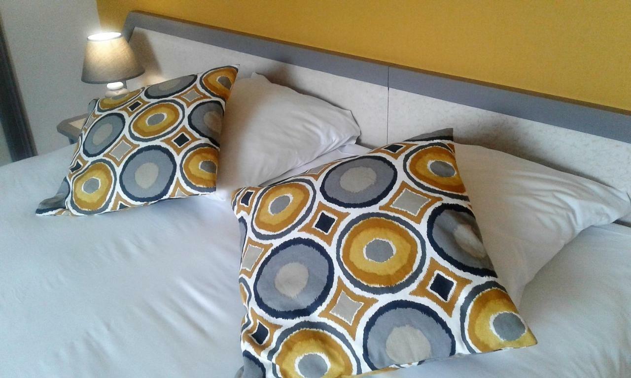 Hotel Restaurant Le Capricorne Pouldreuzic エクステリア 写真