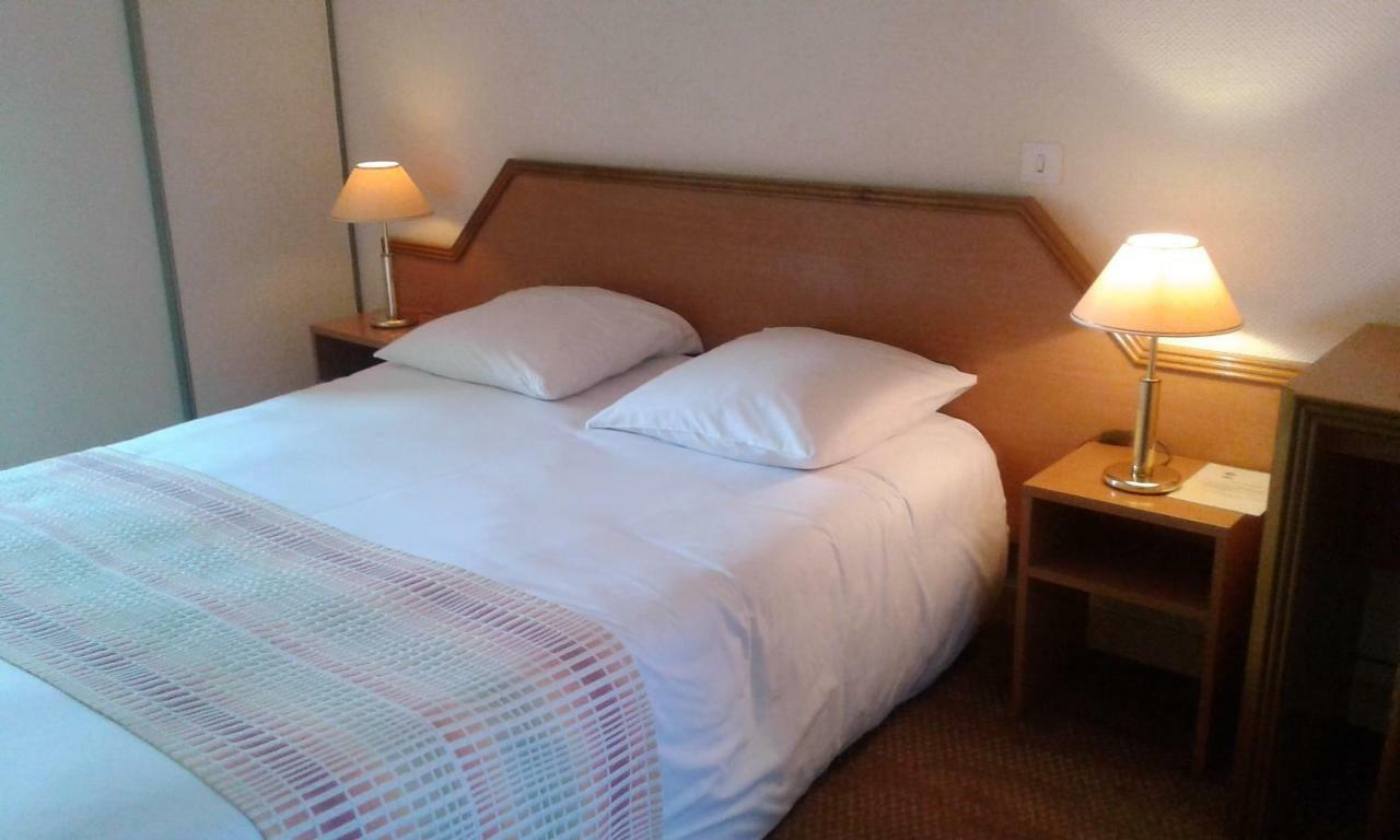 Hotel Restaurant Le Capricorne Pouldreuzic エクステリア 写真