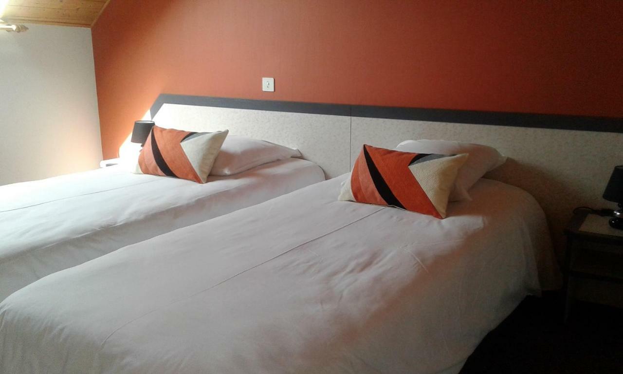 Hotel Restaurant Le Capricorne Pouldreuzic エクステリア 写真