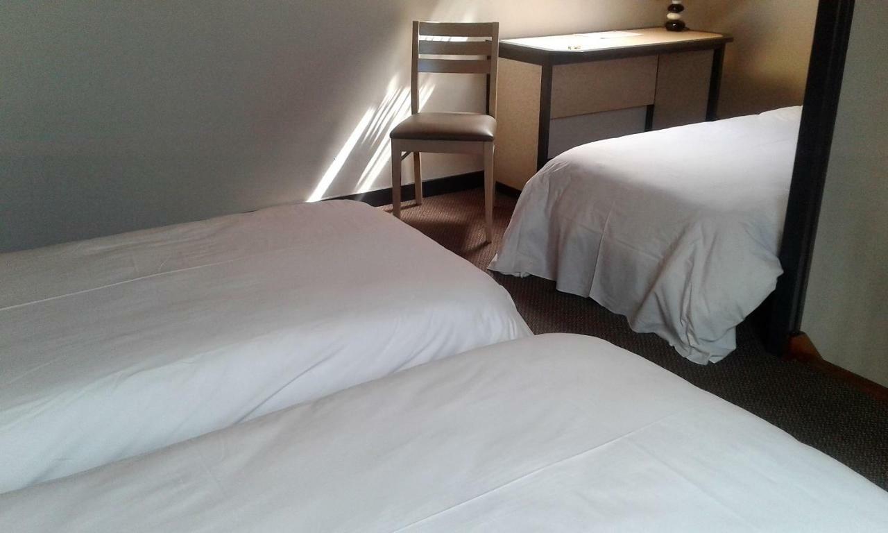 Hotel Restaurant Le Capricorne Pouldreuzic エクステリア 写真