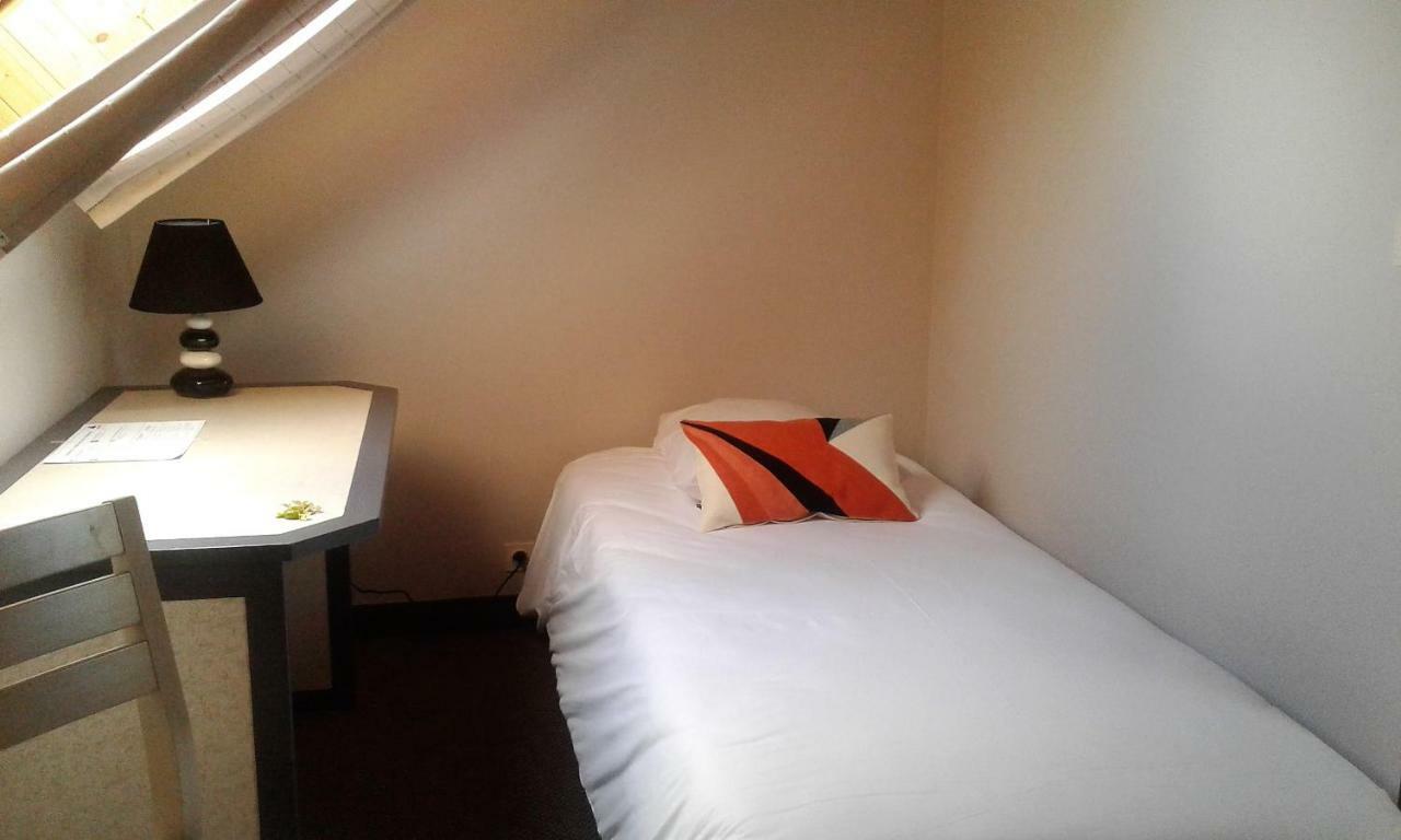 Hotel Restaurant Le Capricorne Pouldreuzic エクステリア 写真